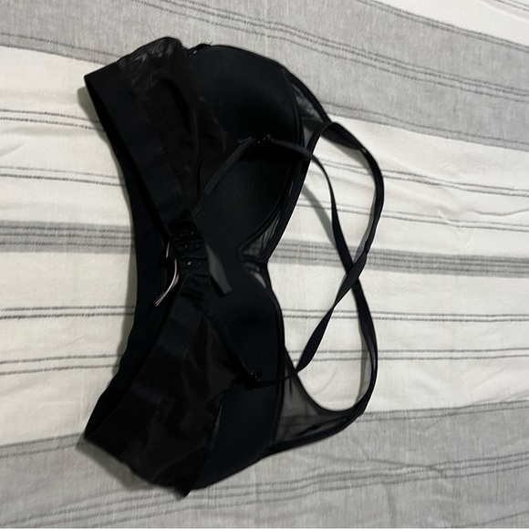 Victoria’s Secret Sports Bra - 36C - Picture 2 of 5